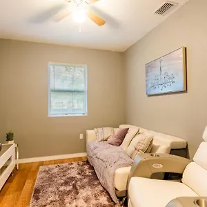 Cute Bungalow In Down Town With Jacuzzi & Grill , Tampa United States